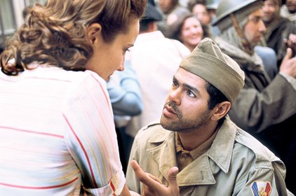 irene-aurelie-eltvedt-looks-for-news-of-her-lover-from-his-comrade-said-otmari-jamel-debbouze-in-days-of-glory
