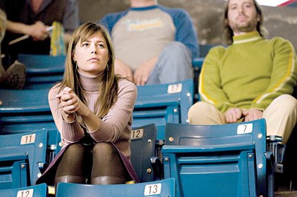 lynn-maura-tierney-is-a-fan-of-the-flint-tropics-basketball-team-in-semi-pro