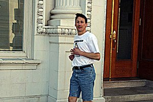 sterling-holmes-runs-barefoot-saturday-before-the-little-rock-marathon