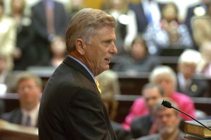 gov-mike-beebe-speaking-tuesday-to-the-joint-session-of-the-arkansas-legislature-in-the-state-of-the-state-speech