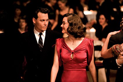 dillinger-johnny-depp-squires-his-girlfriend-billie-frechette-marion-cotillard-around-town-in-public-enemies