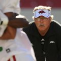 Arkansas defensive coordinator Willy Robinson watches as members of his secondary prepare for Saturd...