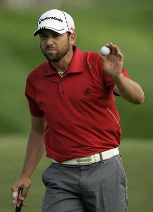 Sergio Garcia, who wasn't eligible for the PGA Tour playoffs last week, shot a 6-under-par 65 Thursday and shares the lead at The Barclays.