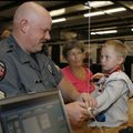 Dolores Jones (center) of Pea Ridge watches as Benton County Sheriff's Sgt. Walter Fry of Washburn, ...