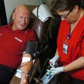 <b>Life saver</b>
Ron Autry with McElroy Metal, left, talks with Nickie Smith on Thursday during a ...