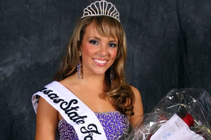 sloane-roberts-17-of-rison-has-named-the-2009-arkansas-state-fair-queen-in-competition-saturday-evening-at-the-arkansas-state-fair-in-little-rock