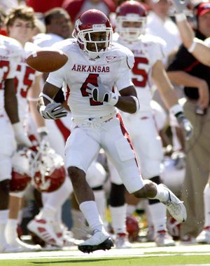Arkansas receiver Jarius Wright can’t hold on to a pass during last week’s 30-17 loss to Mississippi. Dropped passes have hurt the Razorbacks in several games this season.