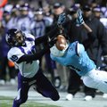 Fayetteville senior receiver Quentin Smith (49) reaches for a pass as Har-Ber senior cornerback Katr...