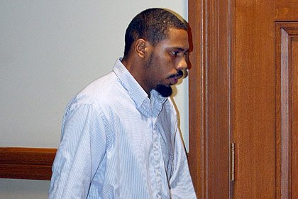 curtis-vance-walks-back-to-court-on-tuesday