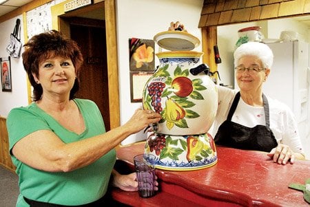 brenda-gist-left-and-naoma-underwood-serve-sweet-tea-from-an-italian-crock-at-brendas-cafe-in-centerville