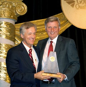 Gov. Mike Beebe presents White River Medical Center Administrator and CEO Gary Bebow with the Governor’s Quality Award for Performance Excellence.