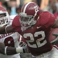 Alabama running back Mark Ingram runs past Arkansas safety Elton Ford during the Razorbacks' 35-7 lo...