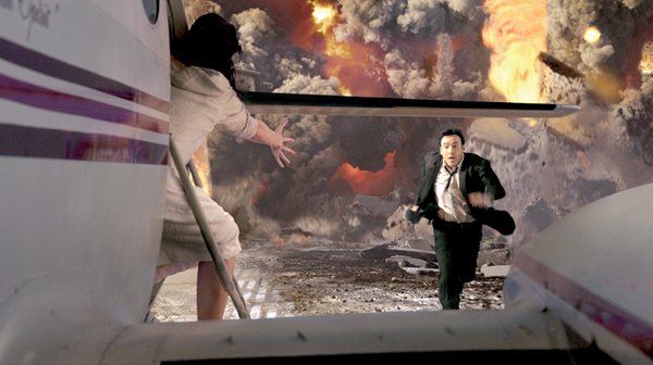 jackson-curtis-john-cusack-runs-to-catch-his-plane-in-the-end-of-the-world-thriller-2012