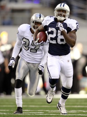 Dallas’ Felix Jones (28) sprints toward the end zone on a 46-yard touchdown run as Oakland’s Chris Johnson gives chase. Jones and fellow running backs Marion Barber and Tashard Choice each ran for more than 60 yards as the Cowboys had their highest offensive output of the season in a 24-7 victory. 