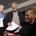 James Pool, center, gets an autograph from former Arkansas basketball player Corliss Wiliamson for h...