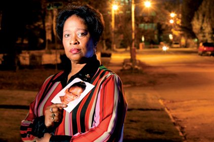 jackie-cooney-holds-a-picture-of-her-daughter-carmeletta-green-who-was-abducted-in-1982-from-the-familys-center-street-home-two-blocks-from-the-governors-mansion