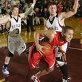 Farmington’s Tyler Haskins struggles to get to the basket while Huntsville’s Joe Burger, left, and S...