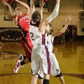 Farmington’s Evan Yochum takes a jump shot over a pair of Huntsville defenders Tuesday.