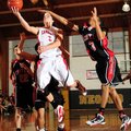 Farmington’s Evan Yochum, center, goes up for a shot under pressure from Springfield (Mo.) Central d...