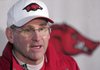 Arkansas offensive line coach Mike Summers is headed to Kentucky.