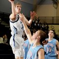 Springdale Har-Ber senior Matt Toomer, left, takes a shot over Fort Smith Southside senior Brent
Ne...