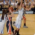 Springdale Har-Ber’s Micayla Patterson, right, turns to defend a pass from Rogers Heritage’s Kelsey ...