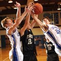Fayetteville Woodland’s Cole Harris, left, and Caleb Waitsman, right, reach to take control of a reb...