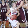 Farmington’s Evan Yochum looks to pass the ball as Huntsville’s Slater Shrum, right, defends in the ...