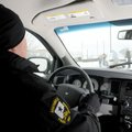 Bentonville Police Officer Steve Vera slows  his four-wheel drive Didge Durango before getting out t...