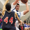 Rogers High’s Tanner Kaza tries to work around Rogers Heritage’s Jon Warner during their game Saturd...