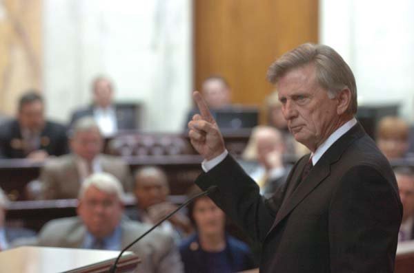 arkansas-democrat-gazettesteve-keesee-2810-gov-mike-beebe-speaking-to-the-legislators-at-the-state-capitol-for-the-start-of-the-first-fiscal-session-monday