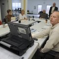  Mark White, right, with Election Systems and Software of Omaha, Neb., demonstrates an electronic po...