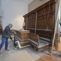 ALL RISE - Richard Merrill, left, job superintendent for the remodeling of the historic Washington C...