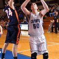 Woodland’s Tyler McCullough, right, scores past pressure from Rogers Heritage’s Jayme Lovelace durin...