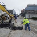 A crew from Fayetteville Water and Sewer division works Monday replacing a water line at Block Avenu...