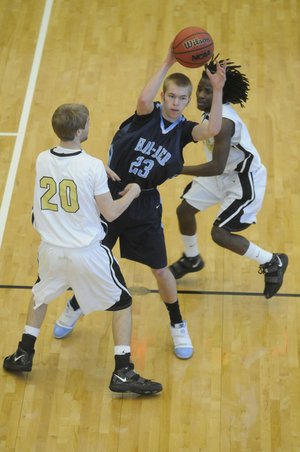 Springdale’s Har-Ber’s Tyler Booth looks for help while Little Rock Central’s Matt Johnson, left, and Trevon Wilkerson apply pressure Thursday during the Class 7A State Tournament in Van Buren. Har-Ber lost 65-48.