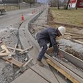 STAFF PHOTO J.T. WAMPLER 
Aaron Barron of Farmington, an employee of Sweetser Construction, builds ...
