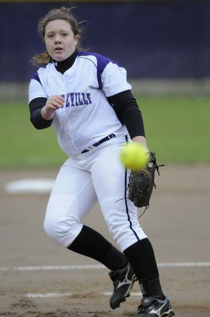 Fayetteville’s Megan Newberry delivers a pitch against Greenwood on Wednesday in Fayetteville.