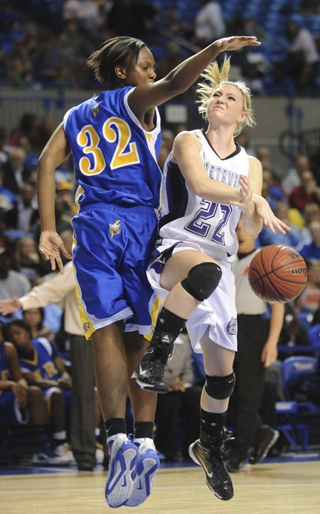 Fayetteville guard Sierra Shipley, right, ...