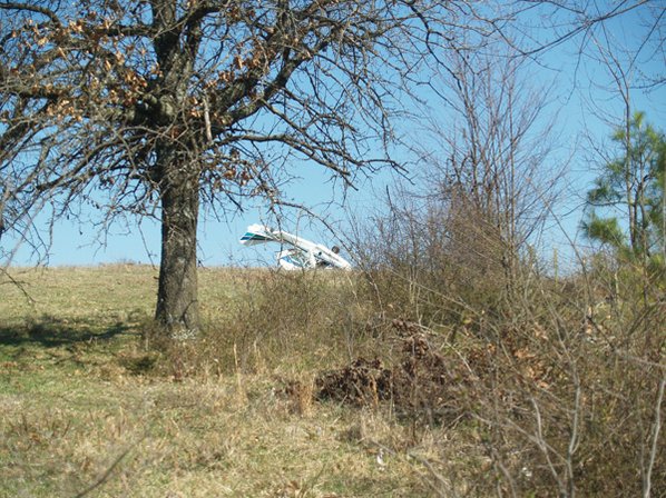 An amphibian aircraft crashed near ...