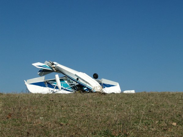 An amphibian aircraft crashed near ...