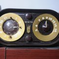 An early clock radio by Zenith is one of more than 450 radios in Nancy and Bill Goliff’s collection.
