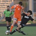  Bentonville’s Michael Craig, right, battles Rogers Heritage’s Eric Murdock for the ball Friday duri...