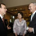  Johnny Haney, left, talks to former U.S. Rep. Asa Hutchinson, right, and his wife, Susan, following...