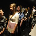 ACADEMIC AWARDS - Heritage High School sophomores Stephanie Parker, left, and Carley Thompson chat T...