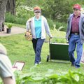 GREEN THUMBS - Corrinne and Joe Bill Morris haul a load of plants home Saturday during the Bella Vis...
