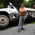 Terry Scates, left, a driver for Johnson Construction, talks Tuesday to Arkansas State Police Cpl. M...