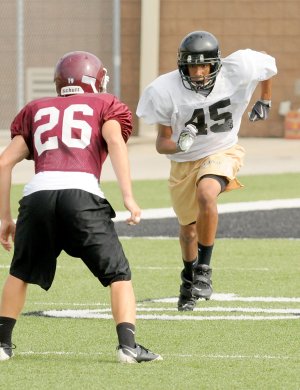 Bentonville receiver Desmond Smith sprints downfield against Jenks, Okla., during a football camp Friday in Tiger Stadium in Bentonville.