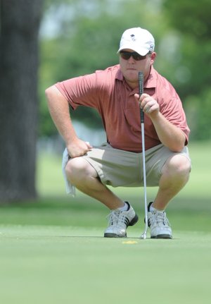 Jorden Rodman reads the green Sunday during the final round of the Fayetteville Country Club’s Men’s Stroke Play Club Championship in Fayetteville.