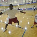 Former Fayetteville and University of Arkansas star Ronnie Brewer demonstrates a defensive drill Mon...